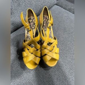 Yellow chunky heals